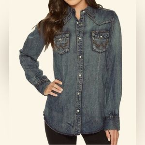 Wrangler denim button up pearl snap look blue Jean shirt distressed look